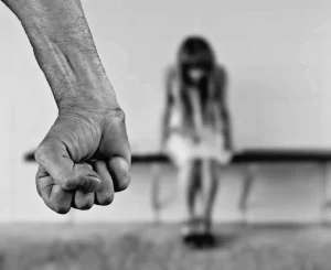 Violenza domestica: non sei sola,  esistono vie d’uscita